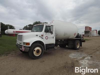 2001 International 4700 S/A Propane Delivery Truck