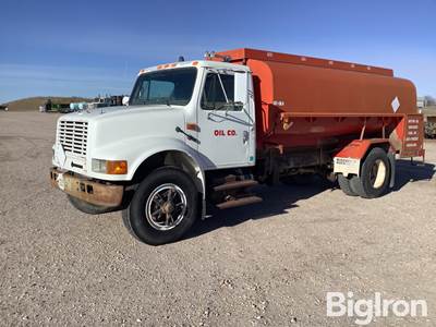 1993 International 4900 S/A Fuel Truck