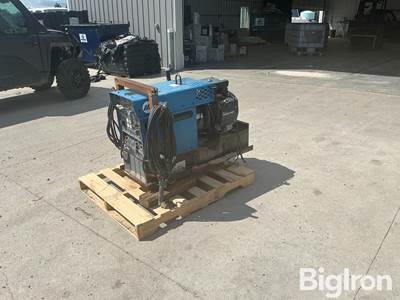 Miller Bobcat 225 G Generator/ Welder