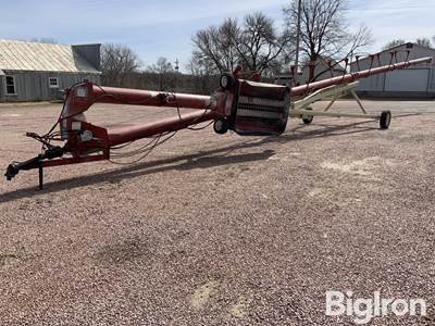 Farm King 1292 Auger w/Swing Hopper
