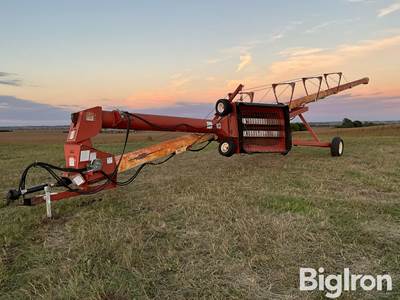 Feterl 12x72 Auger w/Swing-Out Hopper