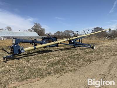 Harvest H1082 Auger w/Swing Away Hopper