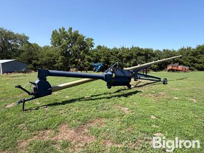 Harvest International 1072 Auger w/Swing Out Hopper