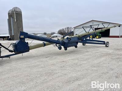 2015 Harvest International H1372 Swing Away Auger