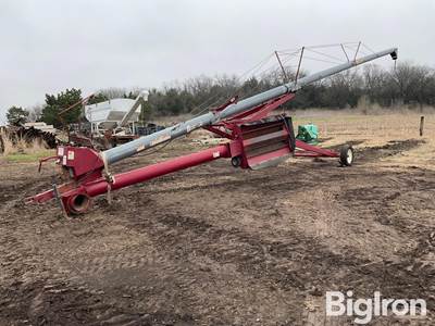 Hutchinson / Mayrath 10"x72' Auger w/ Swing-Away Hopper