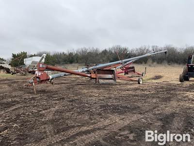 Hutchinson / Mayrath 8"x52' Auger w/ Swing Away Hopper