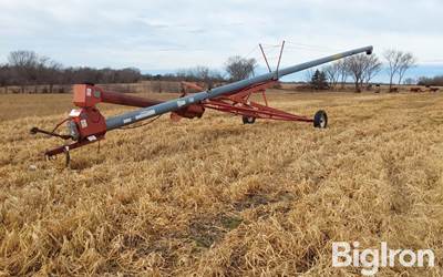 Hutchinson /Mayrath 10"x62' Auger w/Swing Away Hopper