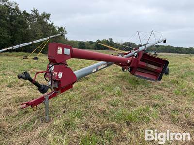 Hutchinson /Mayrath 10" x62' Auger w/Swing-Away Hopper