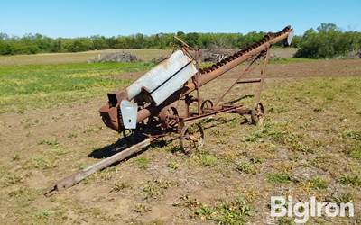 John Deere 25' Tube Paddle Conveyor