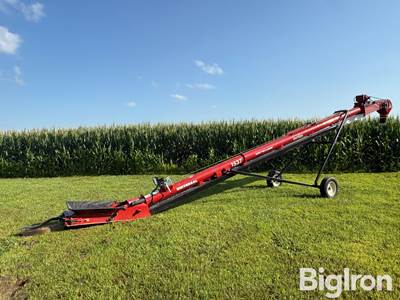 2021 Universal Industries 1537 Short Field Loader Electric Belt Conveyor