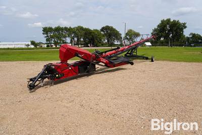 Universal UT1590 Conveyor w/Truck Hopper & Walker