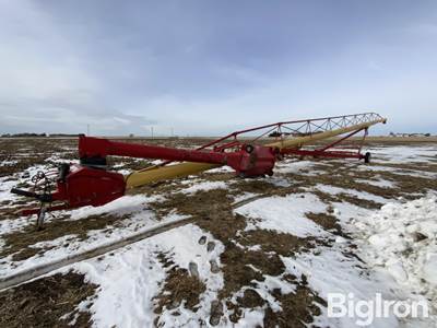 Westfield MKX 130-114 Auger w/Swing Away Hopper