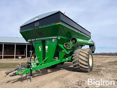 2014 Brent 1082 Grain Cart