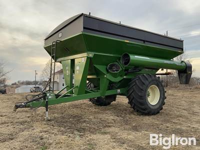 2011 Brent 1082 Grain Cart