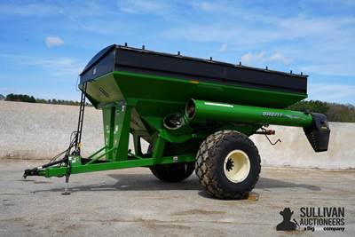 2011 Brent 1082 Grain Cart