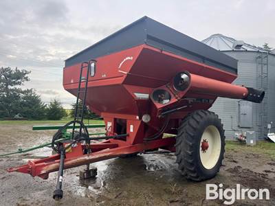 Brent 674 grain cart