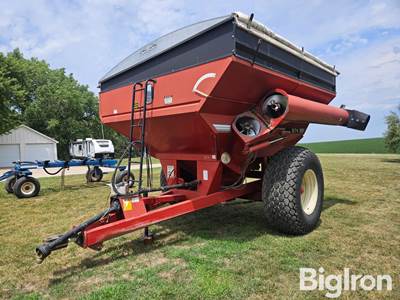 Brent 674 Grain Cart w/Scale & Roll Tarp