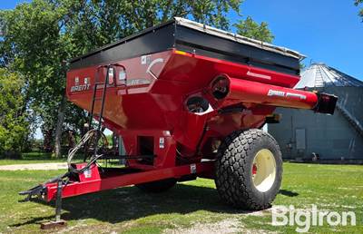 2018 Brent 678 Grain Cart