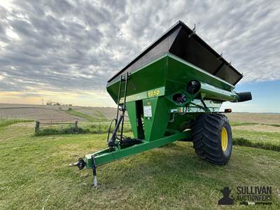 2009 Demco 1050 Grain Cart