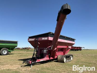 Demco 1400 Grain Cart