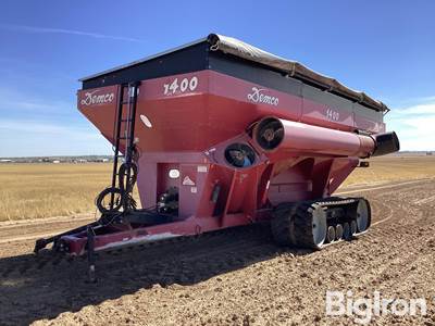Demco 1400 Tracked Grain Cart