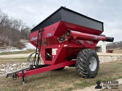 Demco 750 Grain Cart