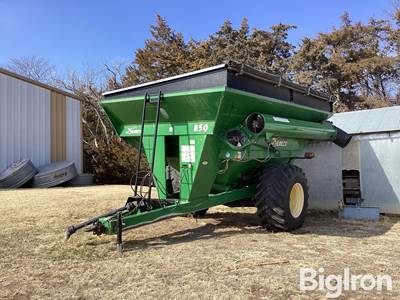 2011 Demco 850 Grain Cart