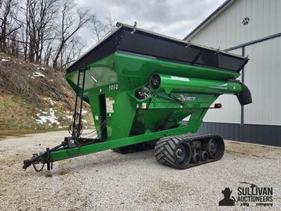 2014 Demco 1050 Grain Cart