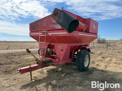E-Z Trail 500 Grain Cart