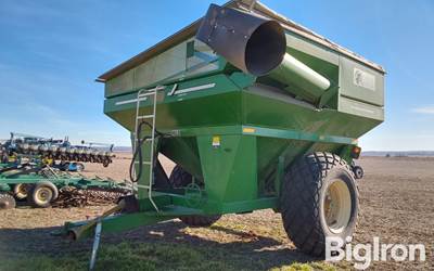 E-Z Trail 710 700 Bushel Grain Cart