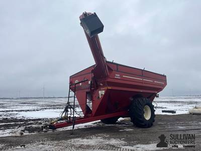 J&M 1000-20 GrainStorm Grain Cart