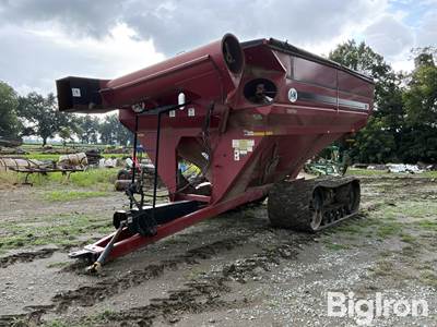 J&M 1051 Tracked Grain Cart