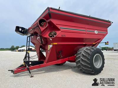 J&M 1075 Grain Cart