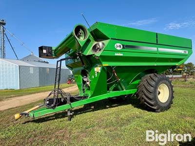 J&M 1150-20 Grain Cart