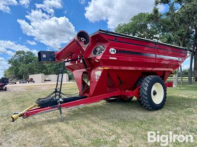2022 J&M 1326 Grain Storm Grain Cart