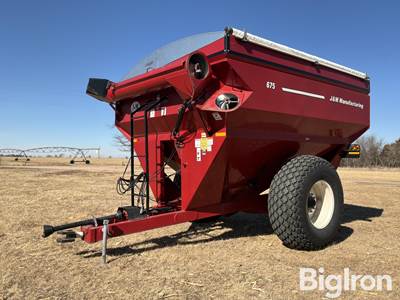 J&M 675-14 Grain Cart