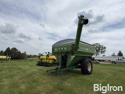 J&M 750-14 Grain Cart