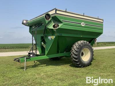 J&M 750-14 Grain Cart