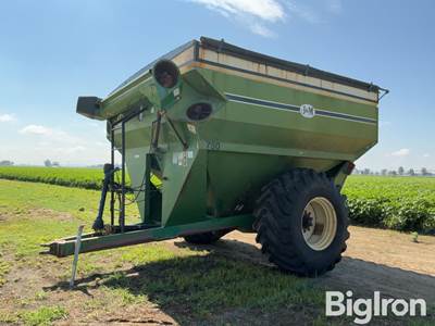 J&M 750-14 Grain Cart