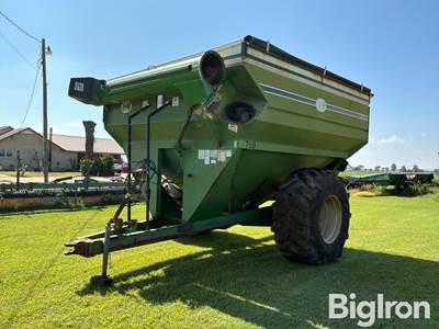 J&M 750-16 Grain Cart