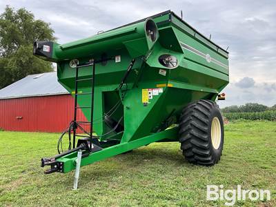 J&M 750-16 Grain Cart