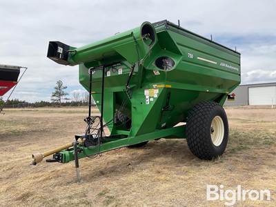 J&M 750-18 Grain Cart