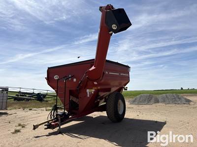 J&M 750-18 Grain Cart
