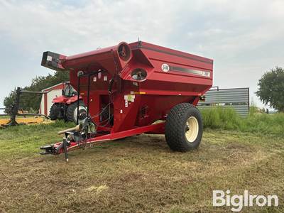J&M 750-18 Grain Cart
