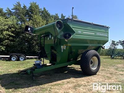 J&M 750-18 Grain Cart