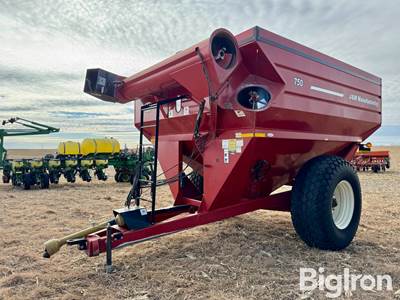 J&M 750 Grain Cart w/Scale