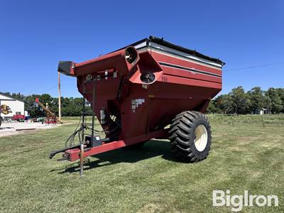 J&M 750 Grain Cart