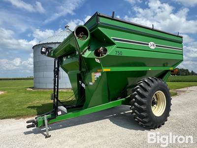 J&M 750 Grain Cart