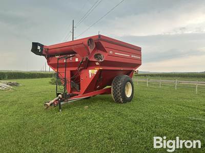 J&M 875-18 Grain Cart