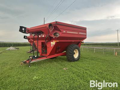 J&M 875-18 Grain Cart